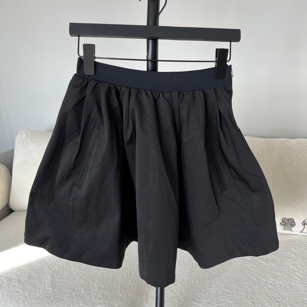 Black Puff Skirt with Stretch Waist & Pockets – Thick Fabric, Perfect for Fall - Picture 3 of 5
